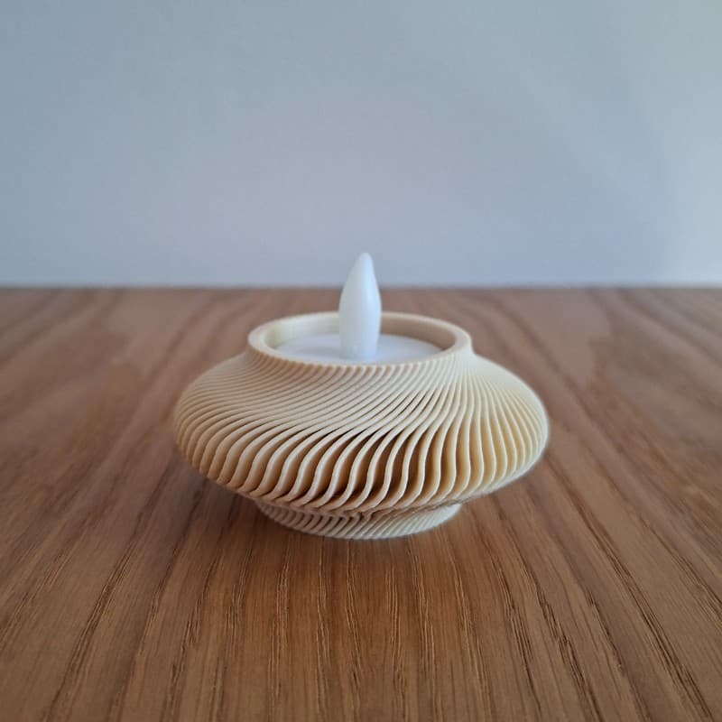 Teelichthalter in Wellendesign 2